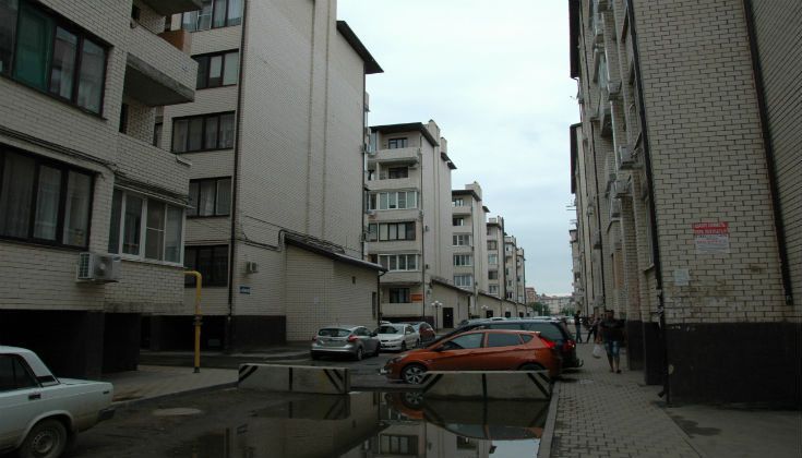 Жилые комплексы в Краснодаре, как в других регионах, строятся на протяжении нескольких лет поэтапно с поочерёдной сдачей домов. 