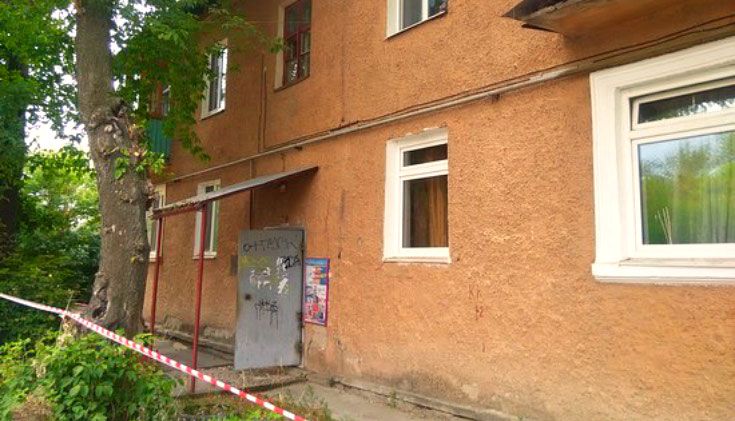 В двухэтажном бараке на улице Энтузиастов, 22 произошло два обрушения.