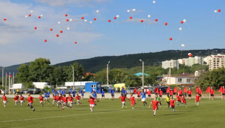 Геленджикский "Спартак" сыграл на новом стадионе три матча.
