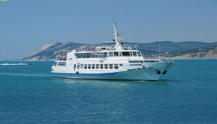 Первая морская прогулка в этом году состоялась 20 мая – от причала морского порта в Анапе отошёл теплоход «Горгиппия».