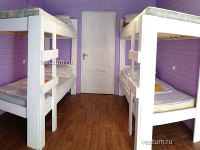 Кровать в шестиместном номере 20 м² в Хостел "Папа на даче"