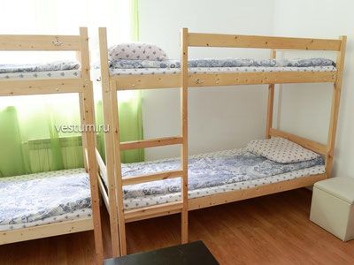 Кровать в 8-местном номере 30 м² в Хостел "Ёлки"
